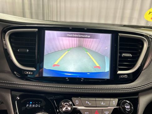 New 2026 Chrysler Pacifica Select image 16