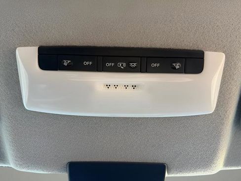 Certified 2025 Nissan Kicks Play S image 34