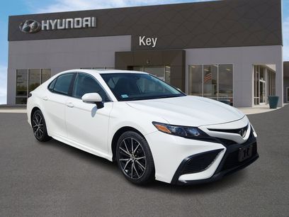 Used 2021 Toyota Camry SE w/ Cold Weather Package