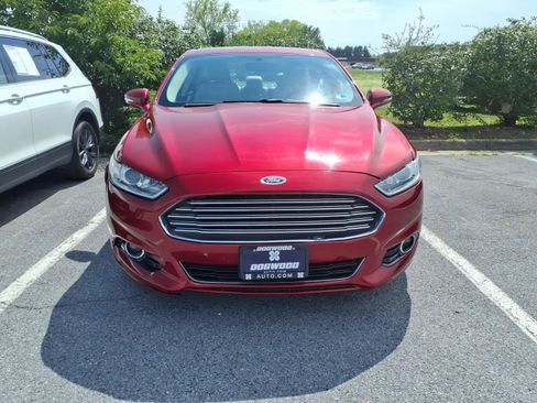 Used 2016 Ford Fusion Titanium FWD image 2