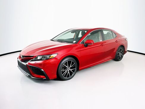 Used 2024 Toyota Camry SE w/ Convenience Package FWD image 3
