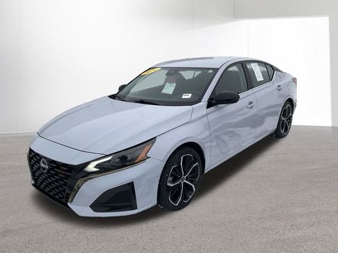 Certified 2024 Nissan Altima 2.5 SR image 2