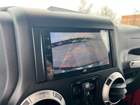 Used 2015 Jeep Wrangler Unlimited Sahara w/ Max Tow Package image 27