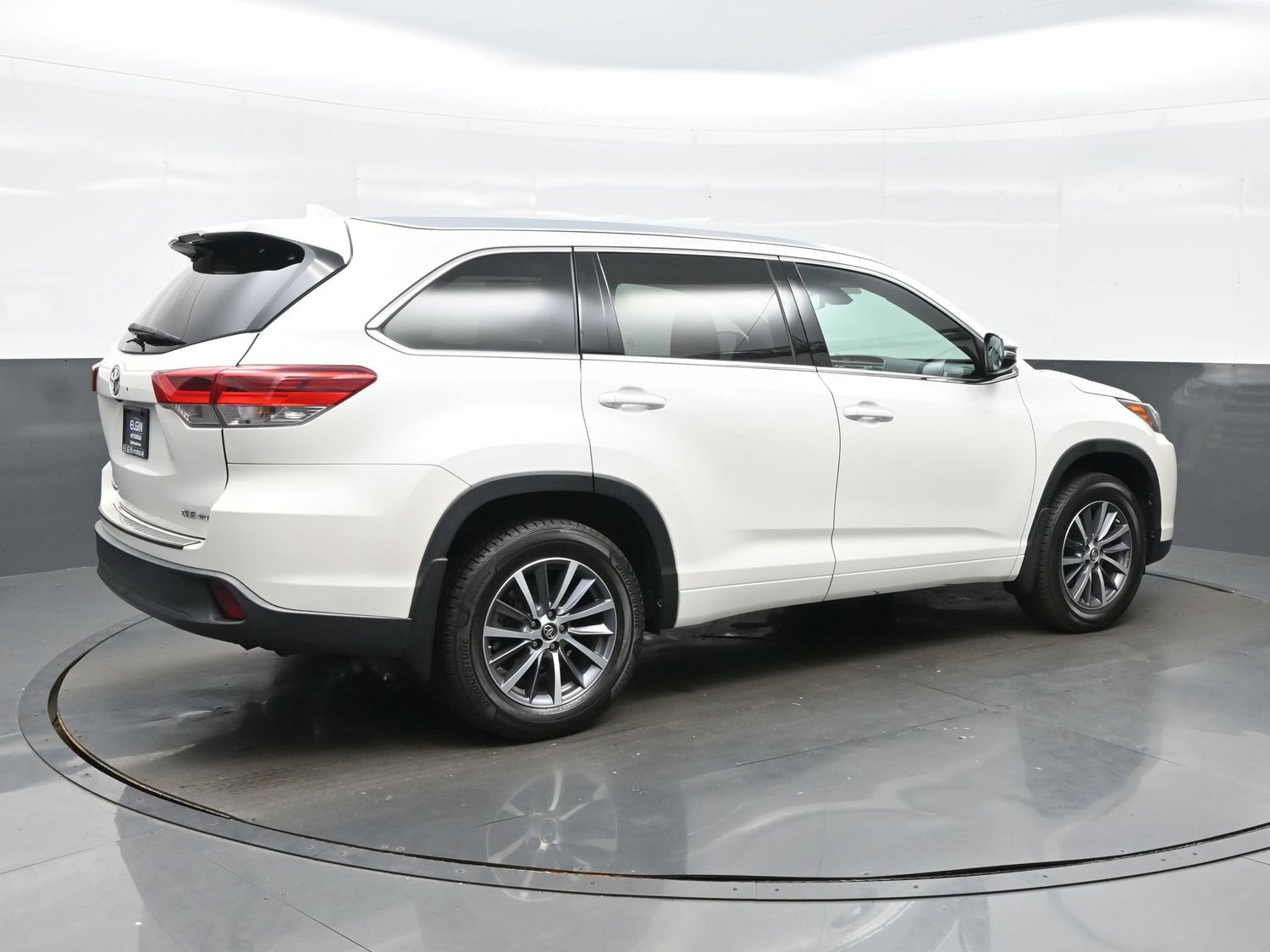 Used 2017 Toyota Highlander XLE AWD/4WD image 6
