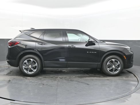 Used 2025 Chevrolet Blazer LT FWD image 10