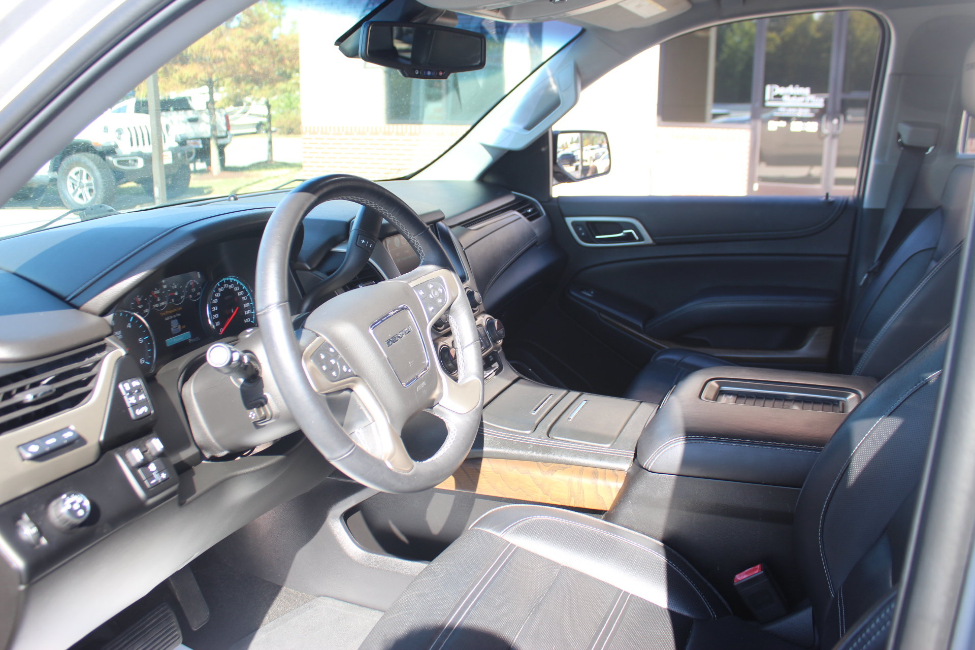 Used 2018 GMC Yukon Denali w/ Denali Ultimate Package RWD image 14