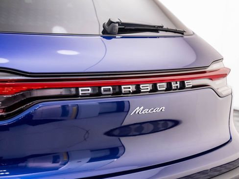 Certified 2025 Porsche Macan image 37