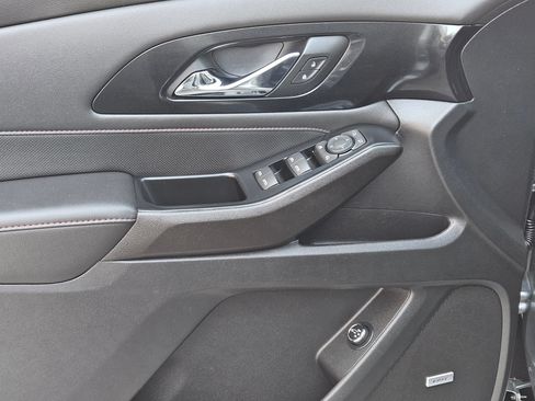 Used 2023 Chevrolet Traverse RS FWD image 18