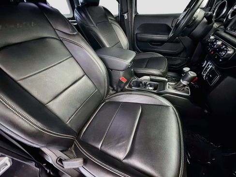 Used 2018 Jeep Wrangler Unlimited Sahara AWD/4WD image 15