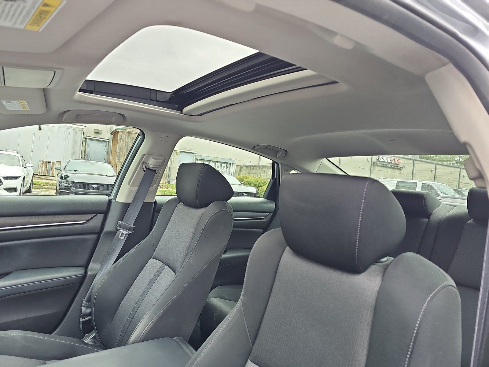 Used 2018 Honda Accord EX image 14