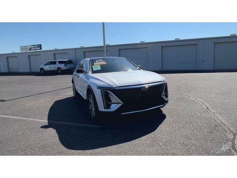 Certified 2024 Cadillac Lyriq Tech RWD image 3