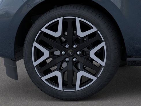 New 2025 Ford Expedition Max Platinum w/ Platinum Ultimate Package image 19