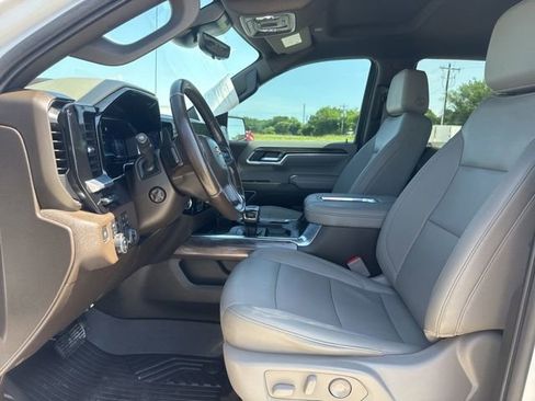 Used 2022 Chevrolet Silverado 1500 LTZ w/ Technology Package AWD/4WD image 2