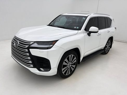 Used 2024 Lexus LX 600 4WD w/ Luxury Package image 4