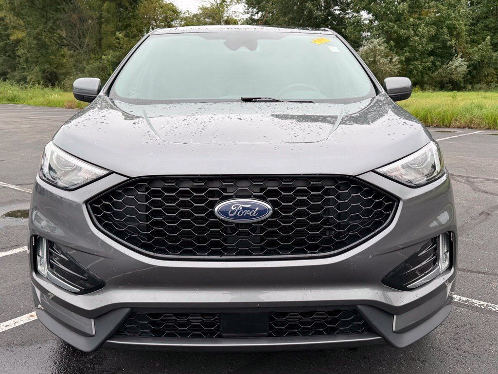 Used 2022 Ford Edge ST-Line w/ Class II Trailer Tow Package AWD/4WD image 2