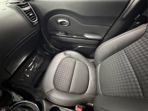 Used 2018 Kia Soul ! w/ Tech Package FWD image 25