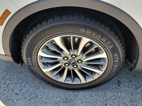 Certified 2023 Lincoln Nautilus AWD w/ Premium Package image 8