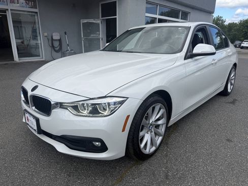 Used 2018 BMW 320i xDrive Sedan AWD/4WD image 3