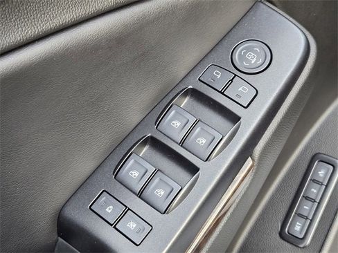 Used 2018 Chevrolet Tahoe LT w/ RST Edition image 34