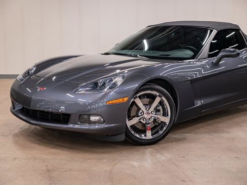 Used 2010 Chevrolet Corvette Convertible w/ Preferred Equipment Group RWD image 23
