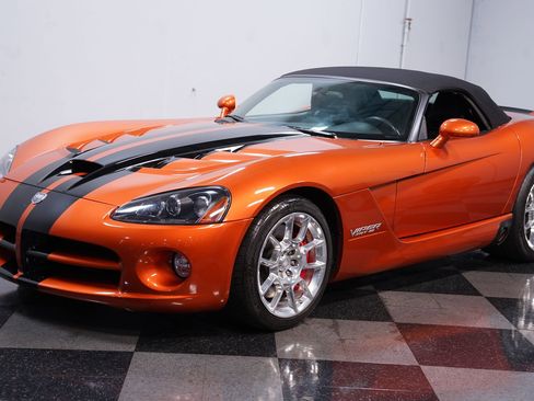 Used 2010 Dodge Viper SRT-10 image 5