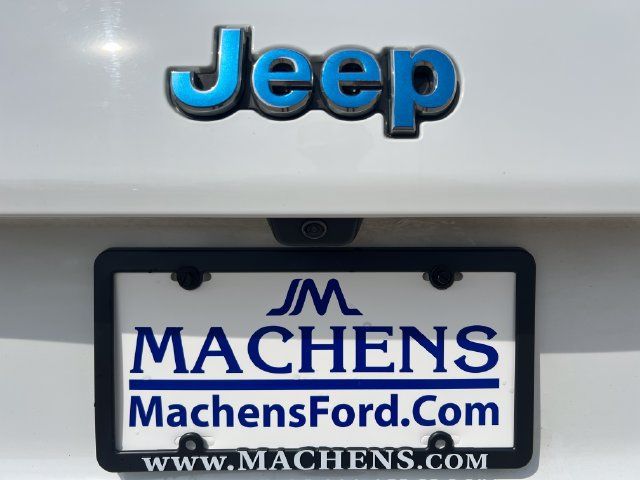 Used 2019 Jeep Cherokee Limited AWD/4WD image 6