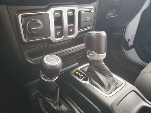 Used 2020 Jeep Wrangler Sport AWD/4WD image 20