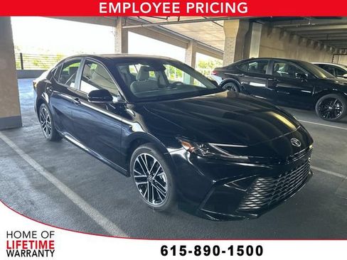 Used 2025 Toyota Camry XLE AWD/4WD image 1