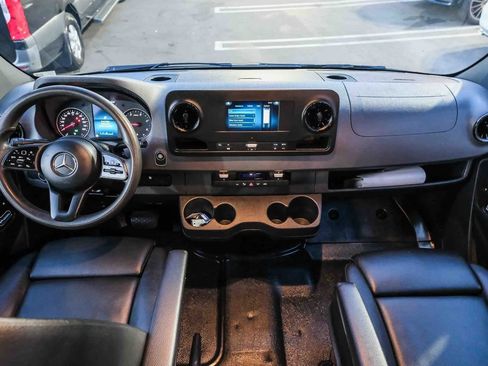 Used 2021 Mercedes-Benz Sprinter 2500 w/ Comfort Plus Package image 13