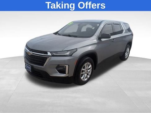 Used 2023 Chevrolet Traverse LS image 1