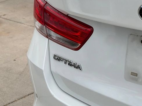 Used 2016 Kia Optima EX w/ Premium Package FWD image 4