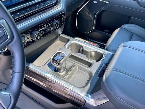 Used 2025 Chevrolet Silverado 1500 LT Trail Boss w/ LT Trail Boss Premium Package AWD/4WD image 18