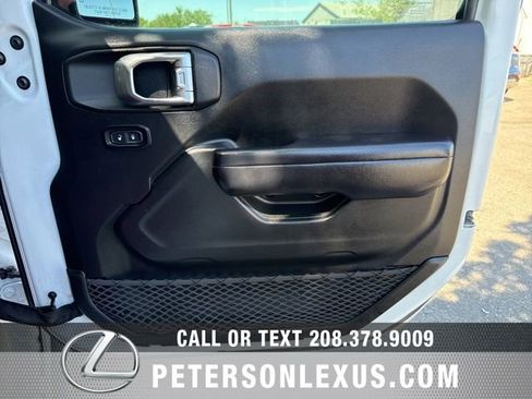 Used 2018 Jeep Wrangler Unlimited Rubicon AWD/4WD image 12