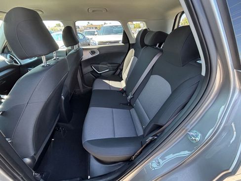 Used 2025 Kia Soul LX w/ LX Technology Package FWD image 36