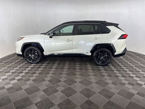 Used 2022 Toyota RAV4 XSE AWD/4WD image 8