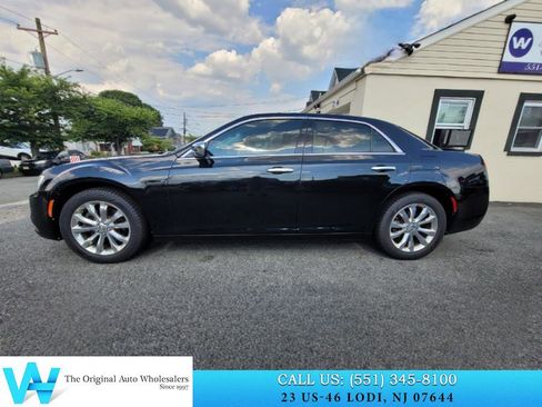 Used 2018 Chrysler 300 Limited image 8