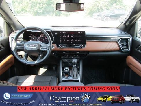 Used 2024 GMC Canyon AT4 w/ AT4 Premium Package AWD/4WD image 11