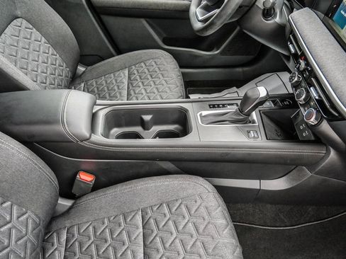 Used 2025 Nissan Kicks SV image 17