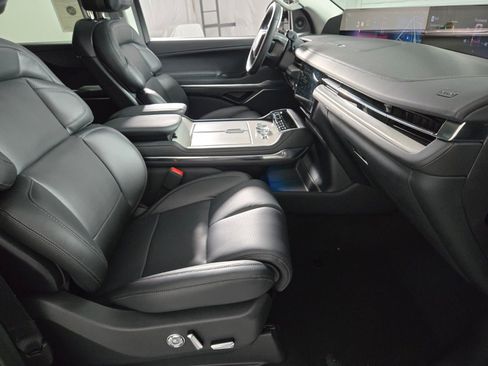 New 2026 Lincoln Navigator Premiere AWD/4WD image 19