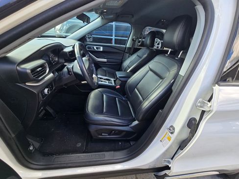 Used 2023 Ford Explorer XLT w/ Equipment Group 202A image 9