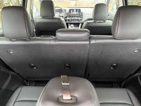 Used 2022 Nissan Pathfinder SL w/ Lighting Package (N92) AWD/4WD image 46