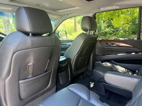 Used 2018 Cadillac Escalade ESV Premium Luxury RWD image 15