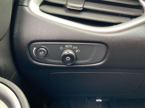 Used 2023 Chevrolet Malibu LT image 17