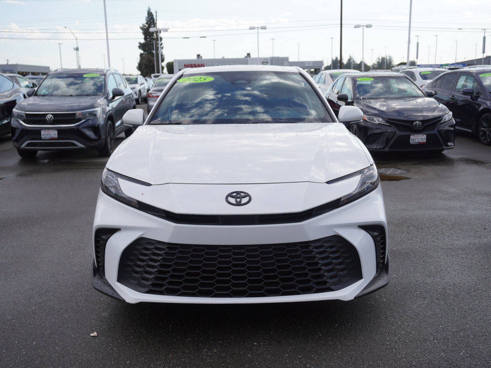 Used 2025 Toyota Camry SE w/ Multimedia Upgrade Package FWD image 4