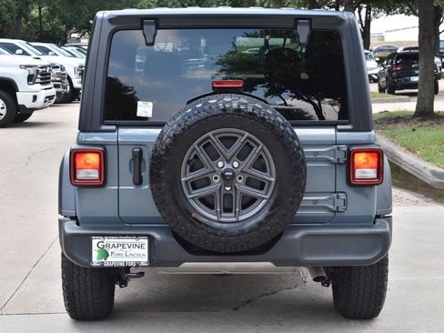 Used 2024 Jeep Wrangler Sport AWD/4WD image 9