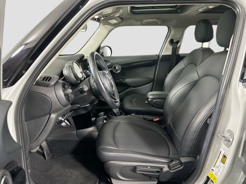 Used 2019 MINI Cooper 4-Door Hardtop image 28