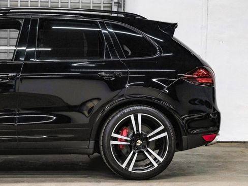 Used 2014 Porsche Cayenne Turbo S AWD/4WD image 18