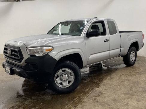 Used 2022 Toyota Tacoma SR image 1