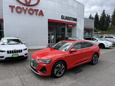 Used 2021 Audi e-tron Prestige w/ Prestige Package AWD/4WD image 1