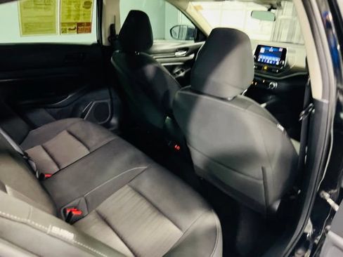 Used 2024 Nissan Altima 2.5 SV FWD image 29